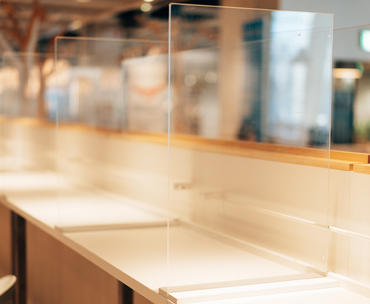 Restaurants & Retail Outlets